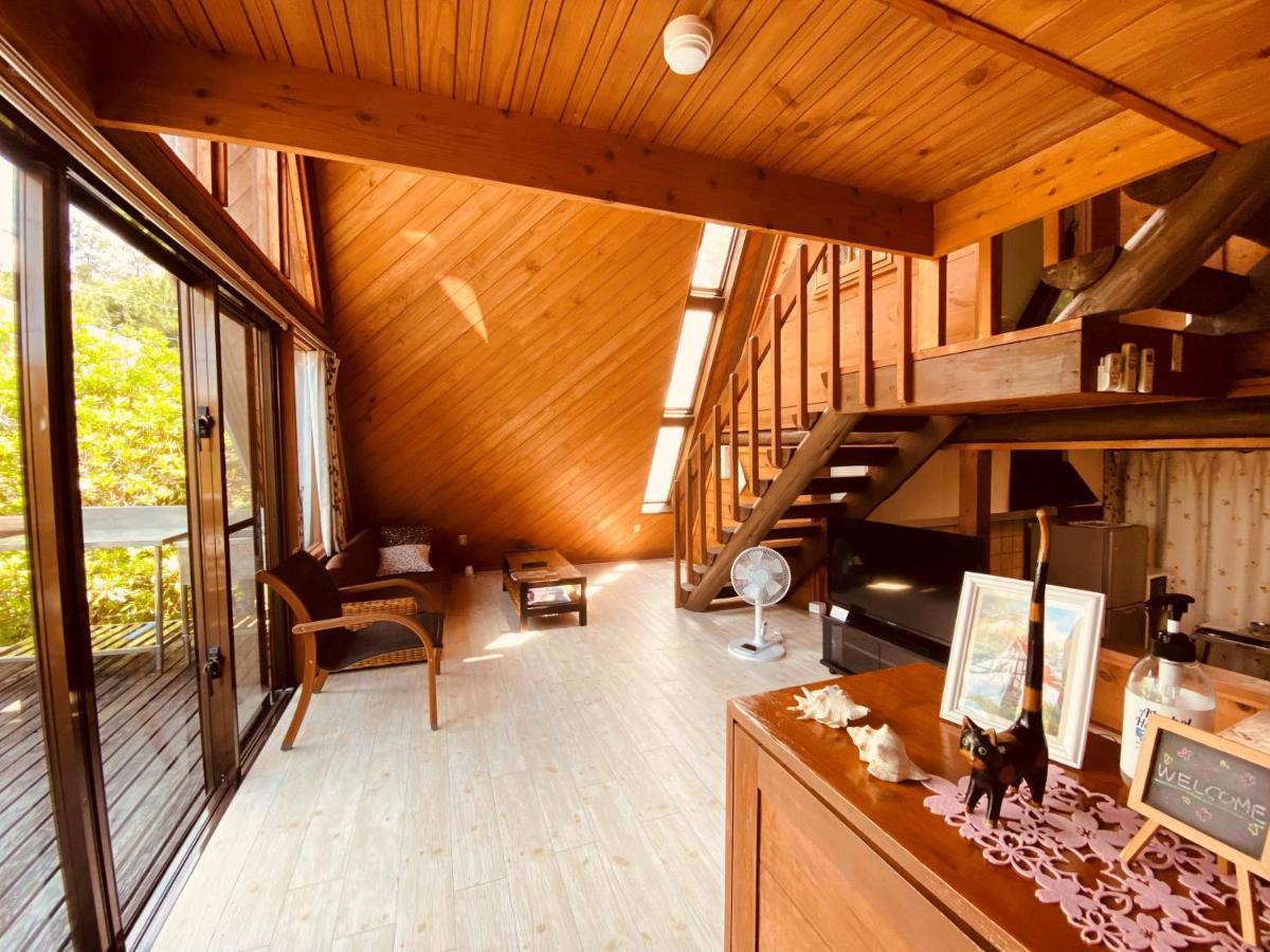 Sea Breeze Villa Onna Exterior photo