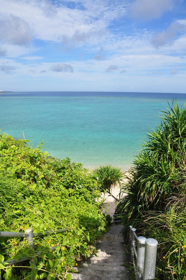 Sea Breeze Villa Onna Exterior photo
